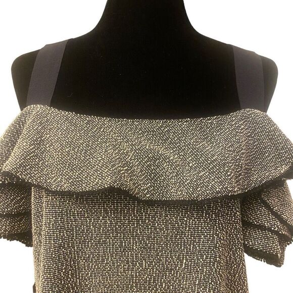 Banana Republic Textured Ruffle Sleeve Top – Size Large - Picture 5 of 11